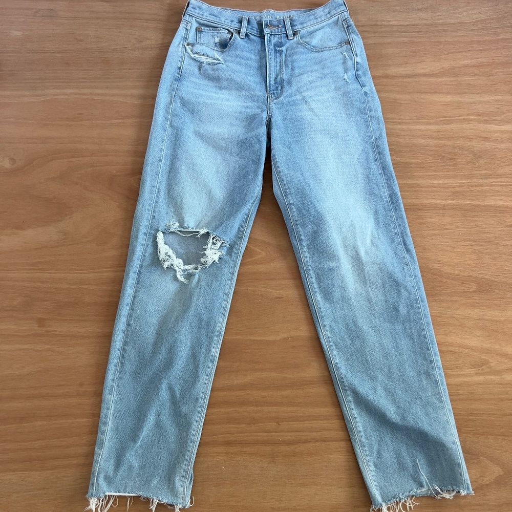 American Eagle Highest Rise Baggy Straight US6 Reg light wash distressed stretch